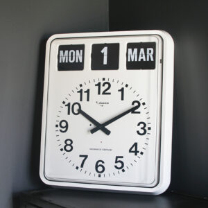 Giant Analogue Calendar Clock