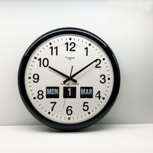 LARGE ANALOGUE CLOCK WITH INSET AUTOMATIC CALENDAR